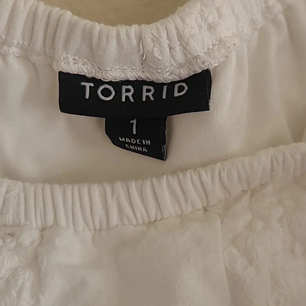 Torrid White Ruffled Off Shoulder Embroidered Dress Size 1 (1x) *NO WAIST TIE*